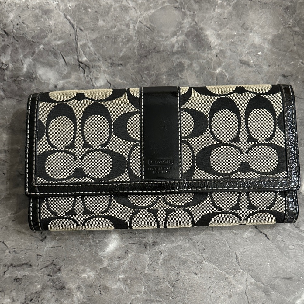 Coach Signature Black and Cream Wallet